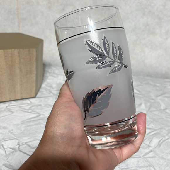 Set of 4 silver leaf Libbey frosted glasses 2 juice glasses and 2 larger - Picture 7 of 10